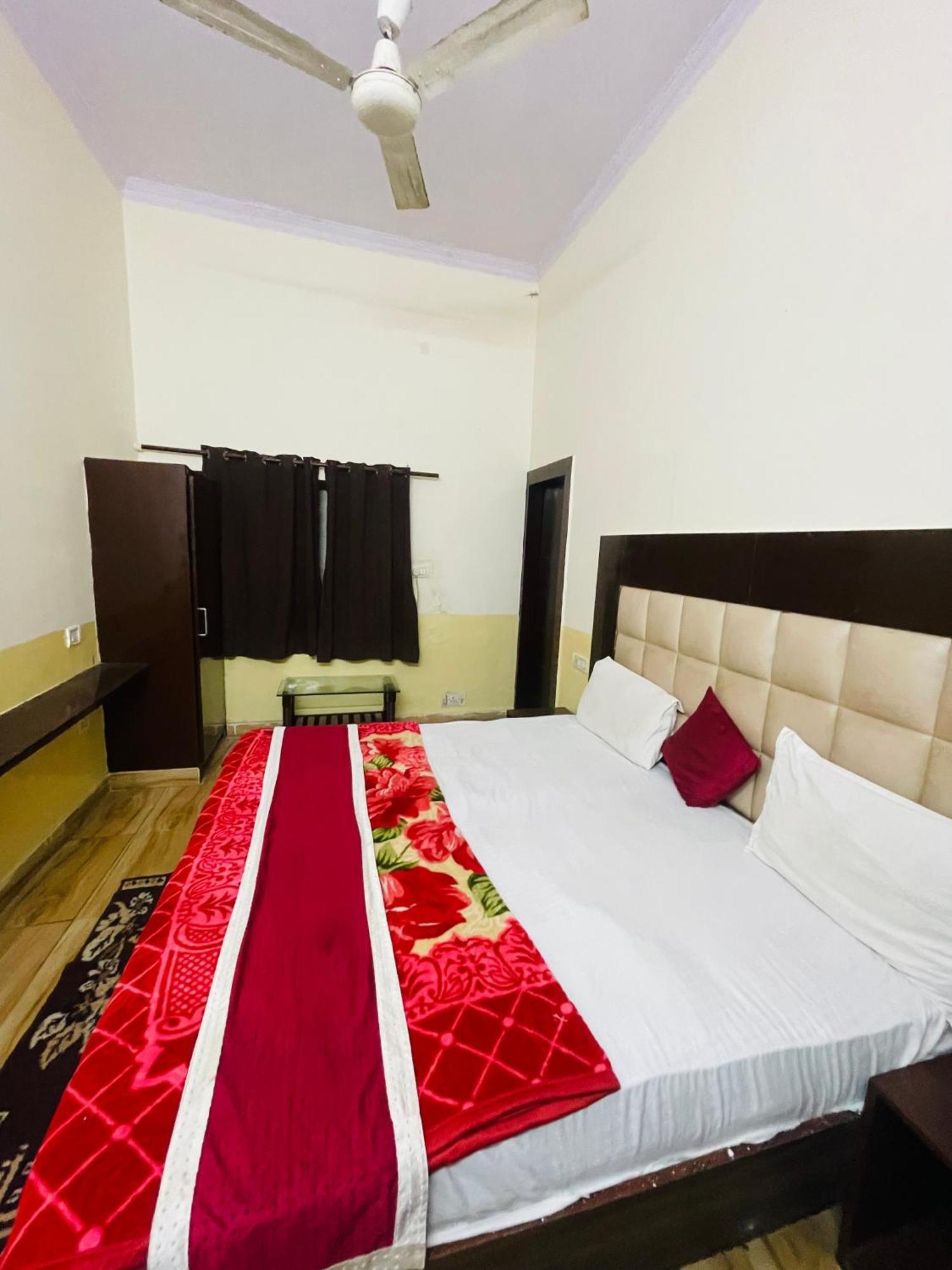 Hotel Fusion Best Rooms Agra  Exterior photo